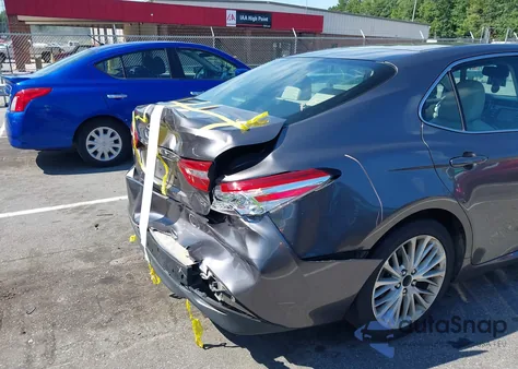 2018 Toyota Camry Xle z USA, uszkodzony, nr VIN 4T1B11HK0JU091648